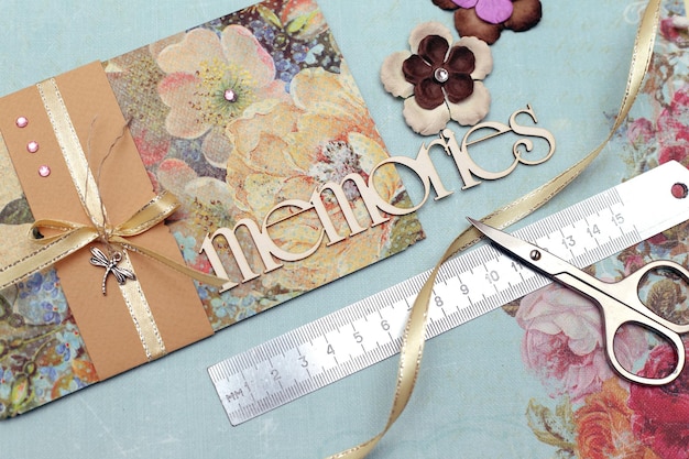 etichete brodate și materiale